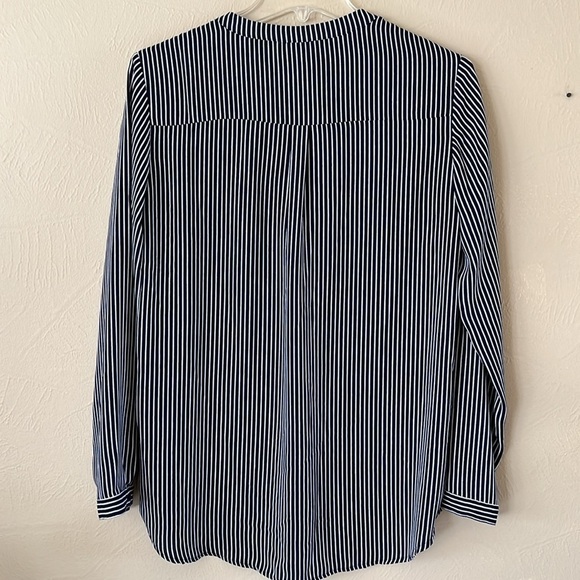 H & M Button-down Blouse V-neck Long Sleeves Size 6 Navy With White Stripes - Picture 6 of 13